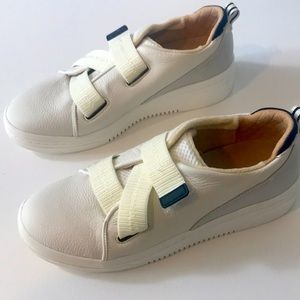 Dr. Scholl's Easygoing Platform Wedge Sneaker in Cream